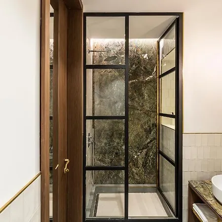 Horti 14 Borgo Trastevere מלון 4*